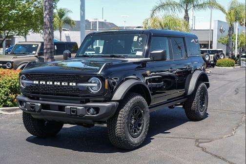 Shadow Black 2026 Ford Bronco Badlands