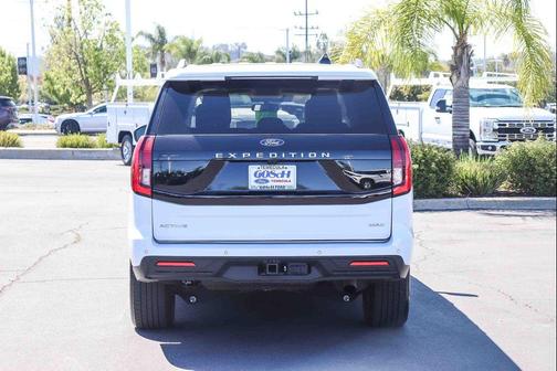 Oxford White 2025 Ford Expedition Max Active 4x2