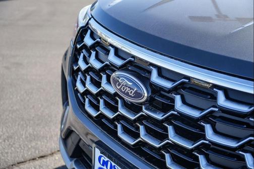 Carbonized Gray Metallic 2026 Ford Explorer Platinum