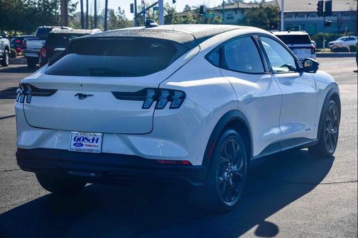 Star White Metallic Tri-Coat 2024 Ford Mustang Mach-E Select