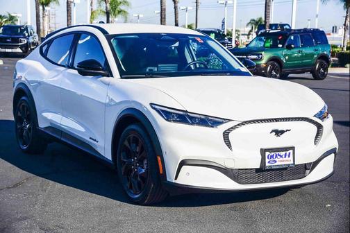 Star White Metallic Tri-Coat 2024 Ford Mustang Mach-E Select