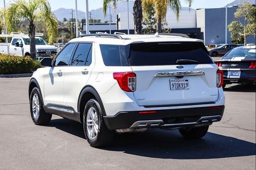 White Metallic 2021 Ford Explorer XLT