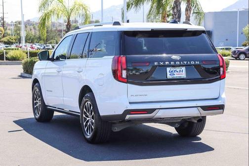 Oxford White 2025 Ford Expedition Platinum