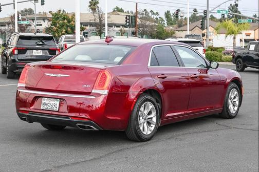 2019 Chrysler 300 Touring