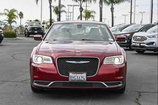 2019 Chrysler 300 Touring
