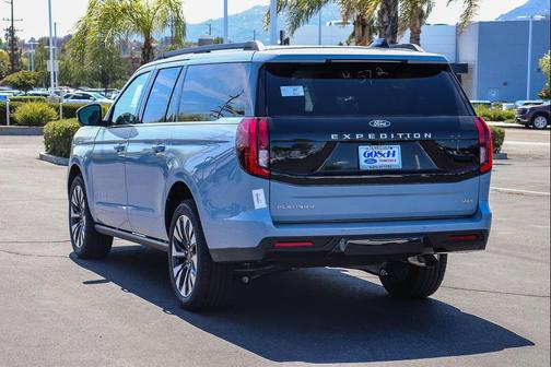 Glacier Gray Metallic Tri-Coat 2027 Ford Expedition Max Platinum