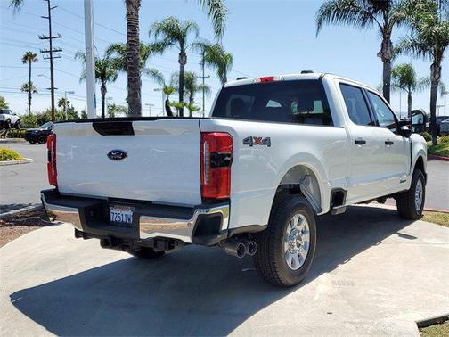 Oxford White 2023 Ford F-250 XLT