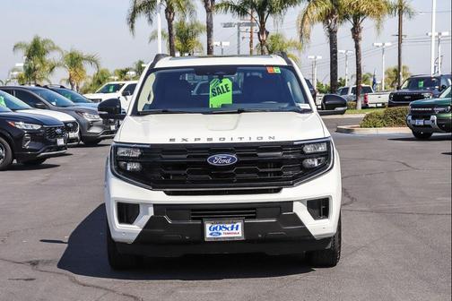 White Metallic 2025 Ford Expedition Max Active 4x4
