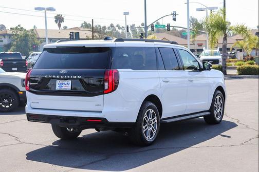 White Metallic 2025 Ford Expedition Max Active 4x4