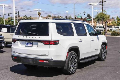 Bright White Clearcoat 2022 Jeep Wagoneer Series III 4x4