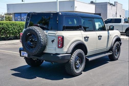 Desert Sand 2026 Ford Bronco Outer Banks