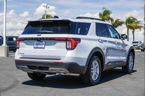 Space White Metallic 2026 Ford Explorer Active w/200A Pkg