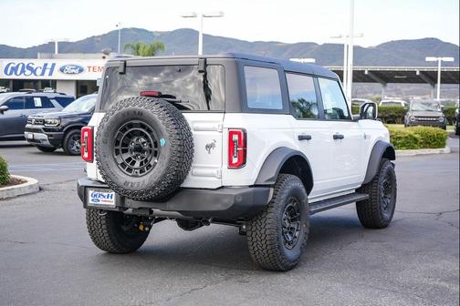 Oxford White 2026 Ford Bronco Outer Banks