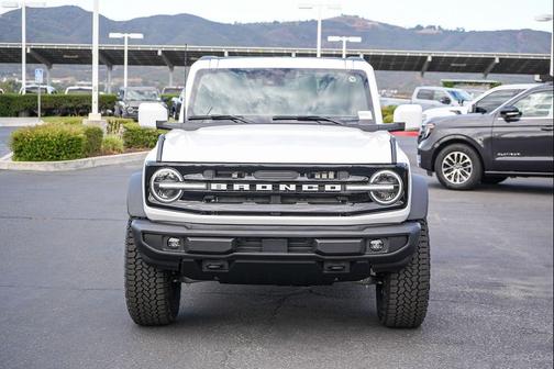 Oxford White 2026 Ford Bronco Outer Banks