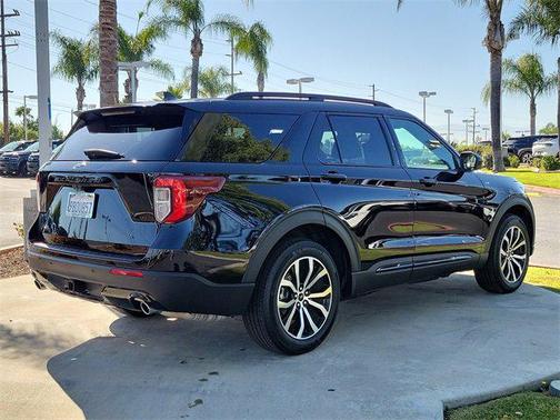 Agate Black Metallic 2022 Ford Explorer ST-Line