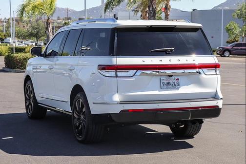 Pristine White Metallic Tri-Coat 2023 Lincoln Navigator Reserve