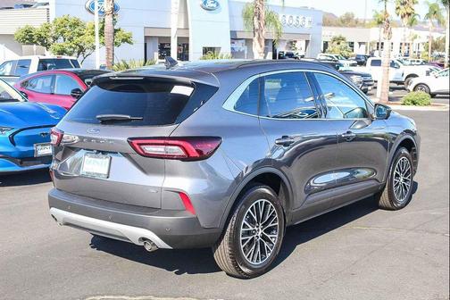2025 Ford Escape PHEV SE