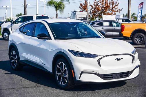 Star White Metallic Tri-Coat 2026 Ford Mustang Mach-E Select