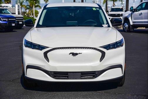 Star White Metallic Tri-Coat 2026 Ford Mustang Mach-E Select