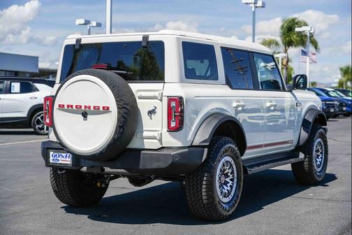 Wimbledon White 2026 Ford Bronco Outer Banks