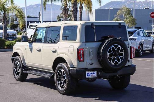 Desert Sand 2025 Ford Bronco Outer Banks