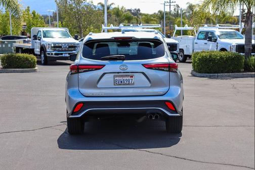 Celestial Silver Metallic 2021 Toyota Highlander XSE