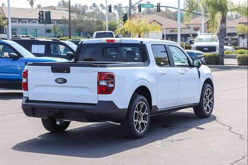 Oxford White 2026 Ford Maverick Lariat