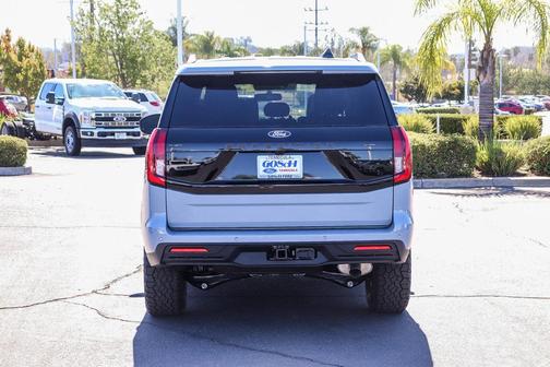 Glacier Gray Metallic Tri-Coat 2027 Ford Expedition Tremor