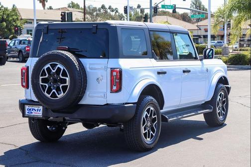 Oxford White 2026 Ford Bronco Outer Banks