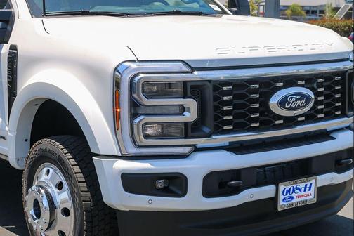 Star White Metallic Tri-Coat 2026 Ford F-450 Platinum