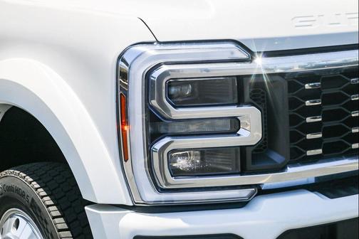 Star White Metallic Tri-Coat 2026 Ford F-450 Platinum