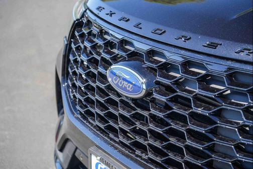 Agate Black Metallic 2026 Ford Explorer ST-Line
