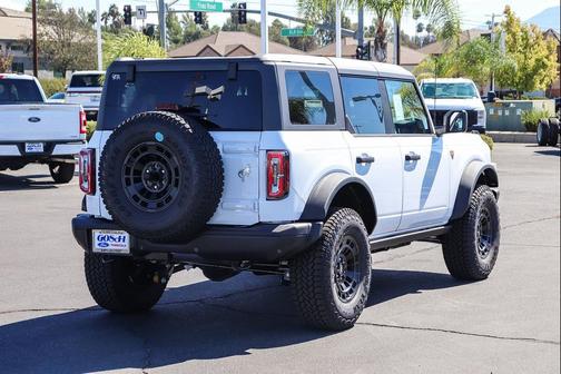 Oxford White 2026 Ford Bronco Badlands