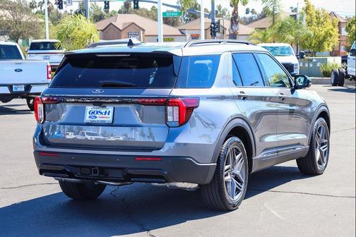 Carbonized Gray Metallic 2026 Ford Explorer ST-Line