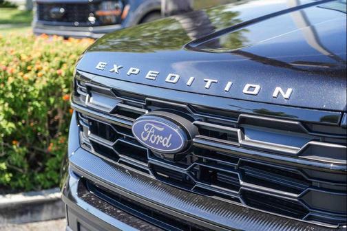 Agate Black Metallic 2026 Ford Expedition Max Active 4x4