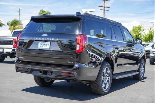 Agate Black Metallic 2026 Ford Expedition Max Active 4x4