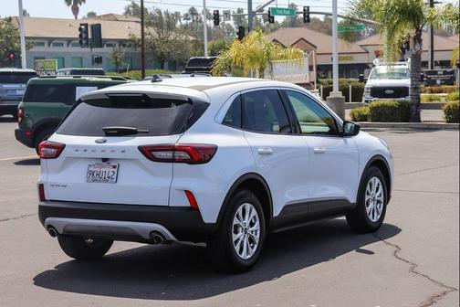 Oxford White 2023 Ford Escape Active