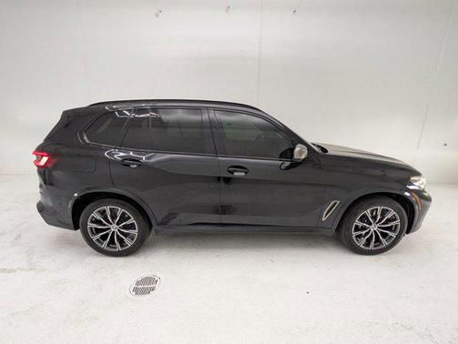 Black Sapphire Metallic 2022 BMW X5 M50i