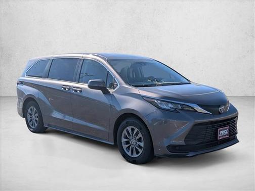 2022 Toyota Sienna LE