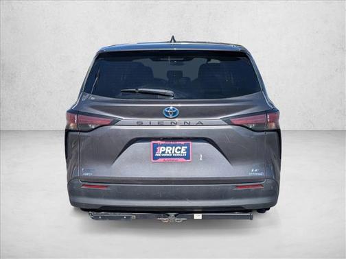 2022 Toyota Sienna LE