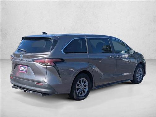 2022 Toyota Sienna LE