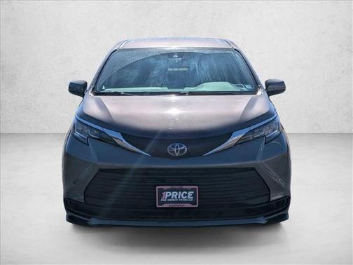 2022 Toyota Sienna LE
