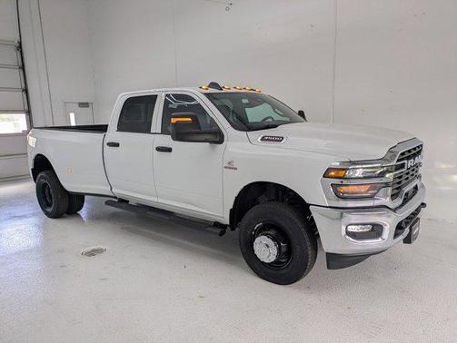 Bright White Clearcoat 2026 RAM 3500 Tradesman Crew Cab 4x4 8' Box