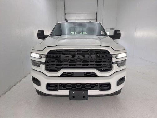 Bright White Clearcoat 2026 RAM 2500 Big Horn Crew Cab 4x4 6'4' Box