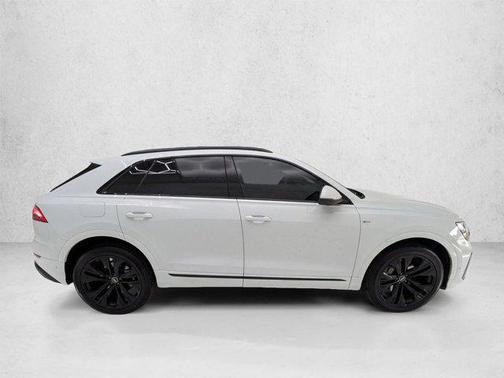 Glacier White Metallic 2025 Audi Q8 55 Premium Plus