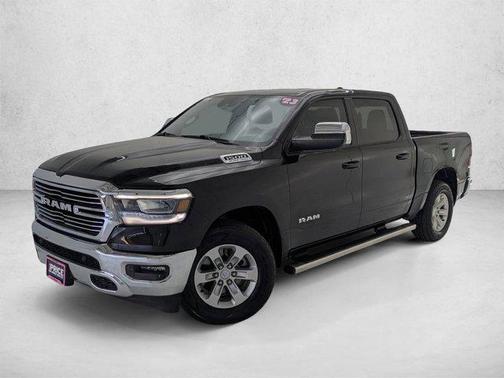 Diamond Black Crystal Pearlcoat 2023 RAM 1500 Laramie