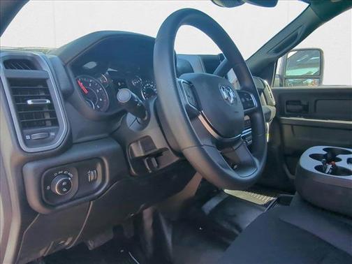 2025 RAM 3500 Tradesman Crew Cab 4x4 8' Box