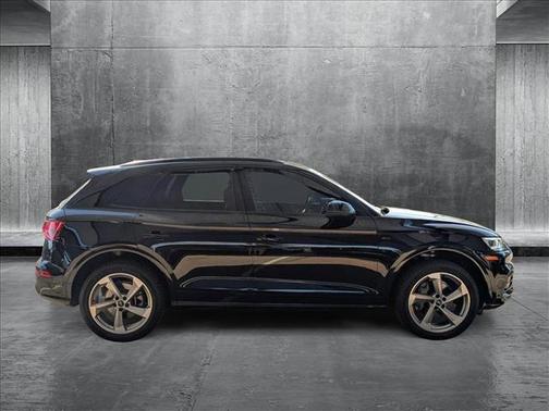 2020 Audi Q5 45 Titanium Premium