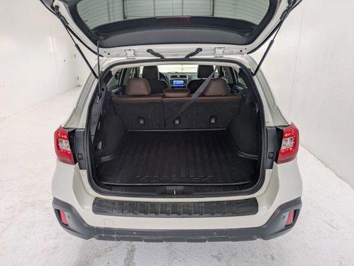 Crystal White Pearl 2019 Subaru Outback 2.5i Touring