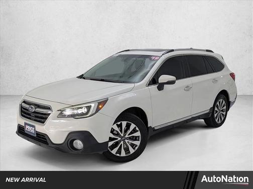 Crystal White Pearl 2019 Subaru Outback 2.5i Touring